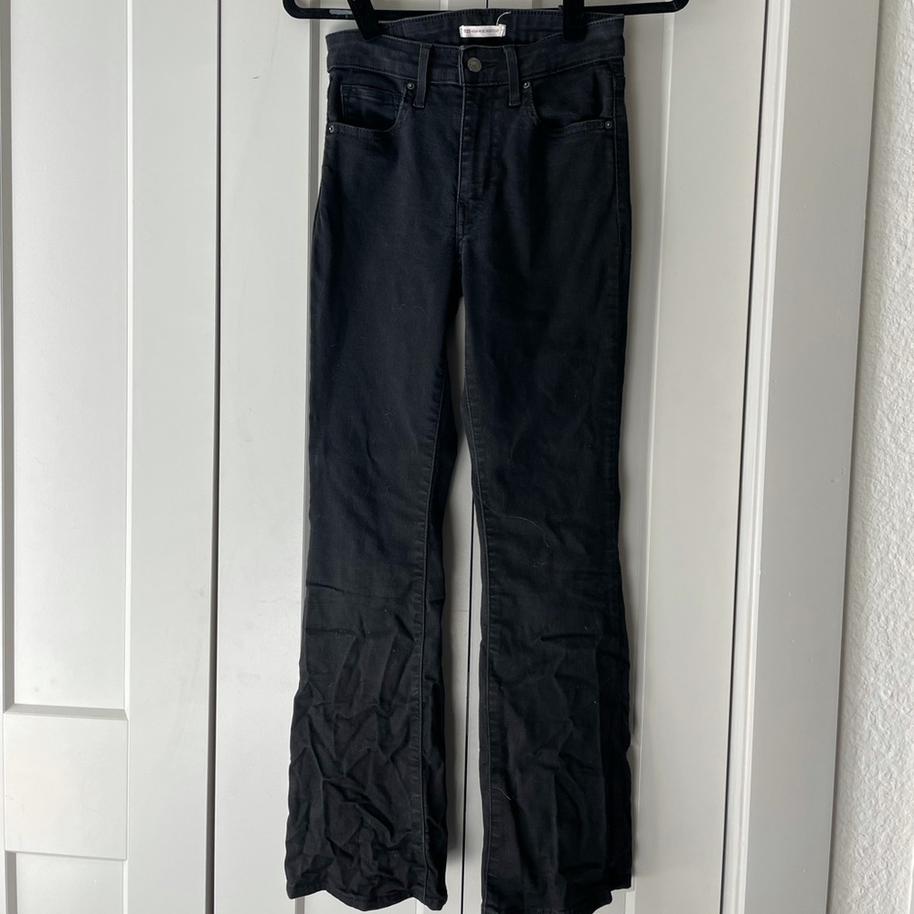 Levi’s 725 Highrise boot cut jean size 28